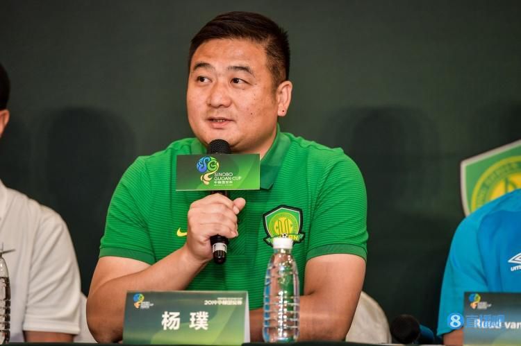 撅高两瓣羞耻扒开打屁股主人