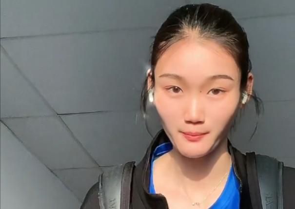挠学生脚心丨vk